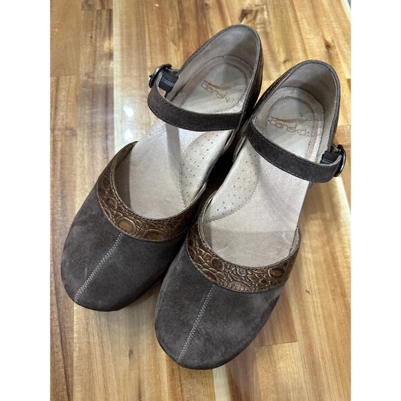 Dansko Shoes - Dankso Womens Brown Suede Mary Janes Clogs Style #9808357800 Size 39 (8.5/9)